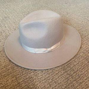 Like new West Von hat grey felt hat size S/M